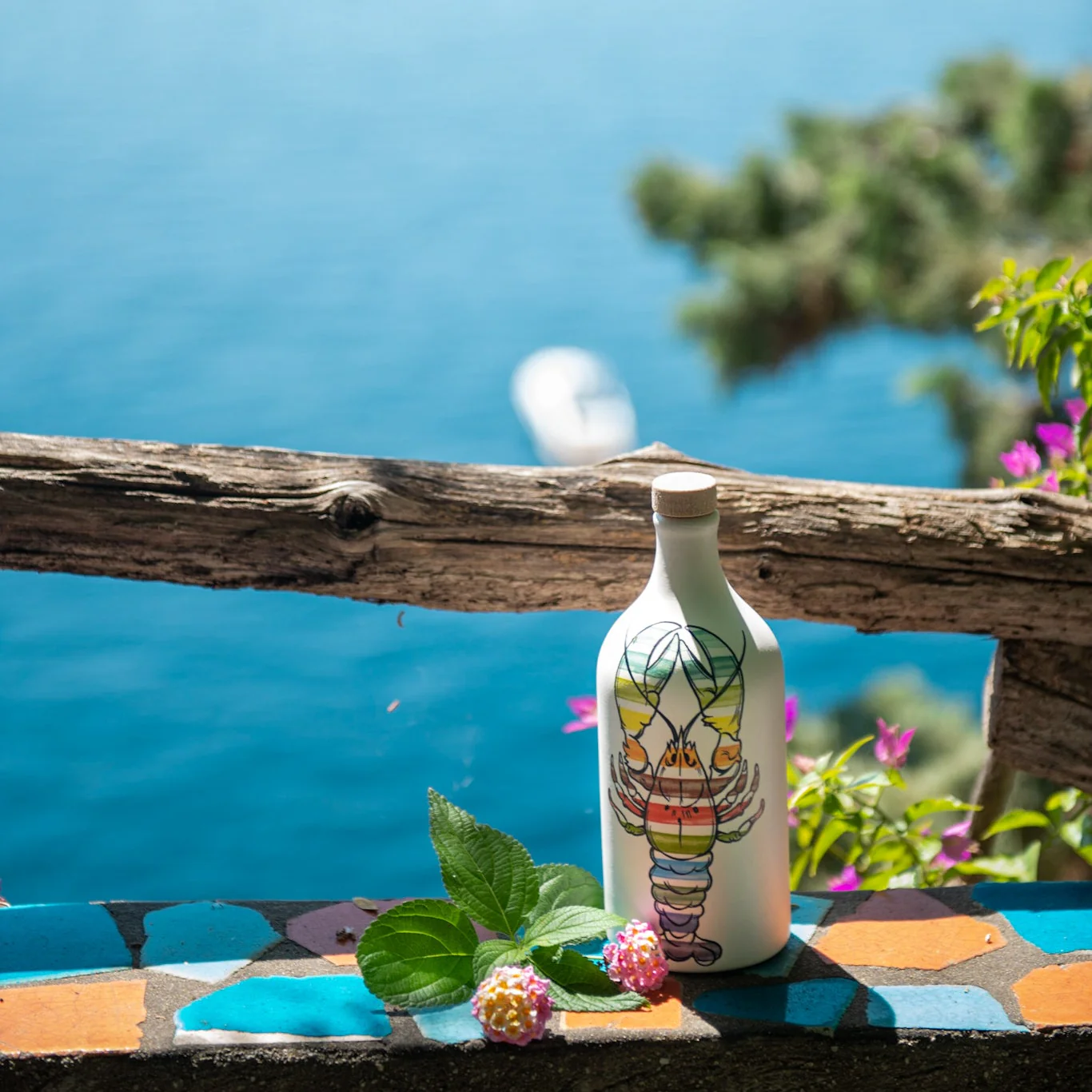 Muraglia, Extra Virgin Olive Oil. Hand Painted Lobster Bottle, 500ml - Image 4